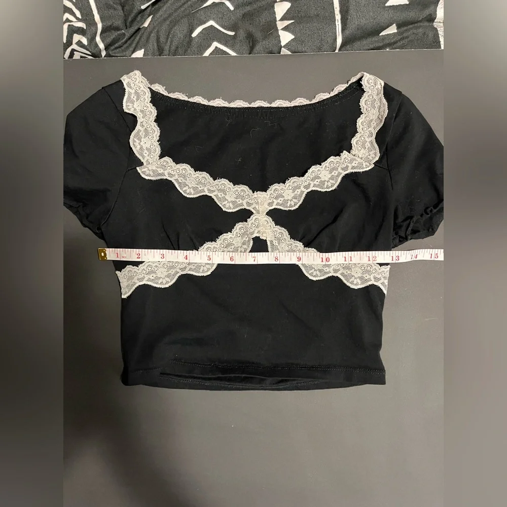 Scoop Neck Little Black Lace Trim Crop Too Tee Women’s T-Shirt Sz XS Vintage EUC - Picture 7 of 7
